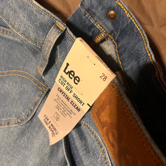 Lee high rise cut off shorts *BRAND NEW* - Picture 3 of 3